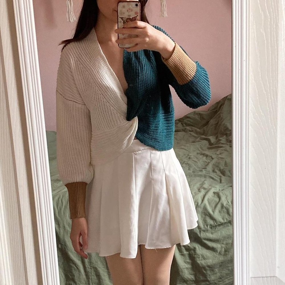 Size medium-Zaful multi color block cropped twist sweater top